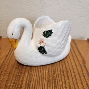 VINTAGE PORCELAIN SWAN VASE
